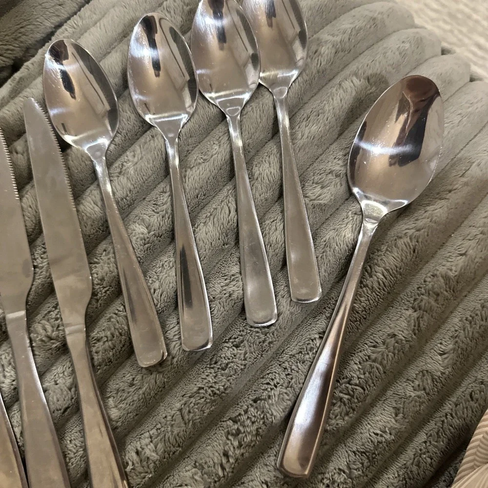 Oneida SS Flatware China Spoons Dinner Fork & Knives‎ Tableware Set Of 9